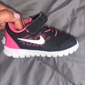 Nike Toddler black and Pink Sneakers size 5